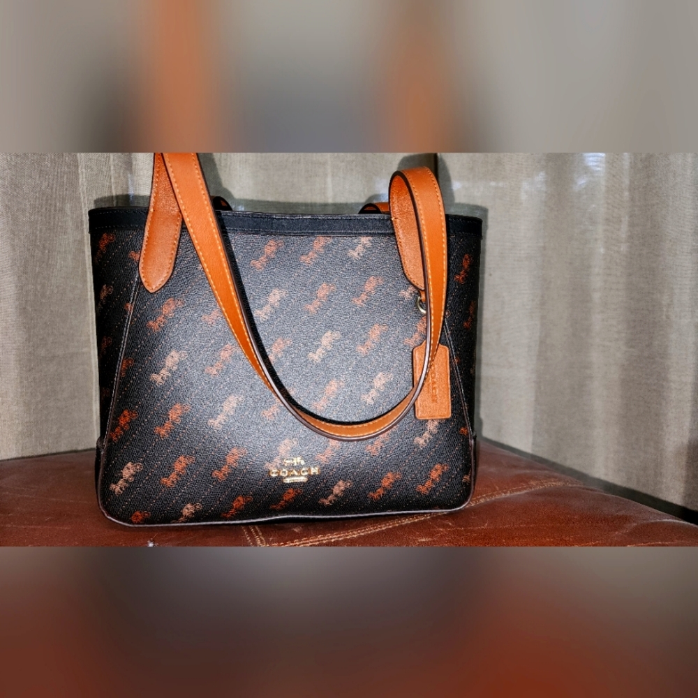 COACH Womens Horse And Carriage Tote With Horse And Carriage Dot Print